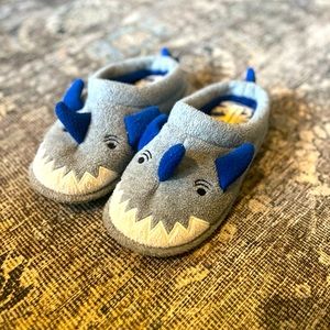 Dearfoams SHARK 🦈 Slippers 4/5Y